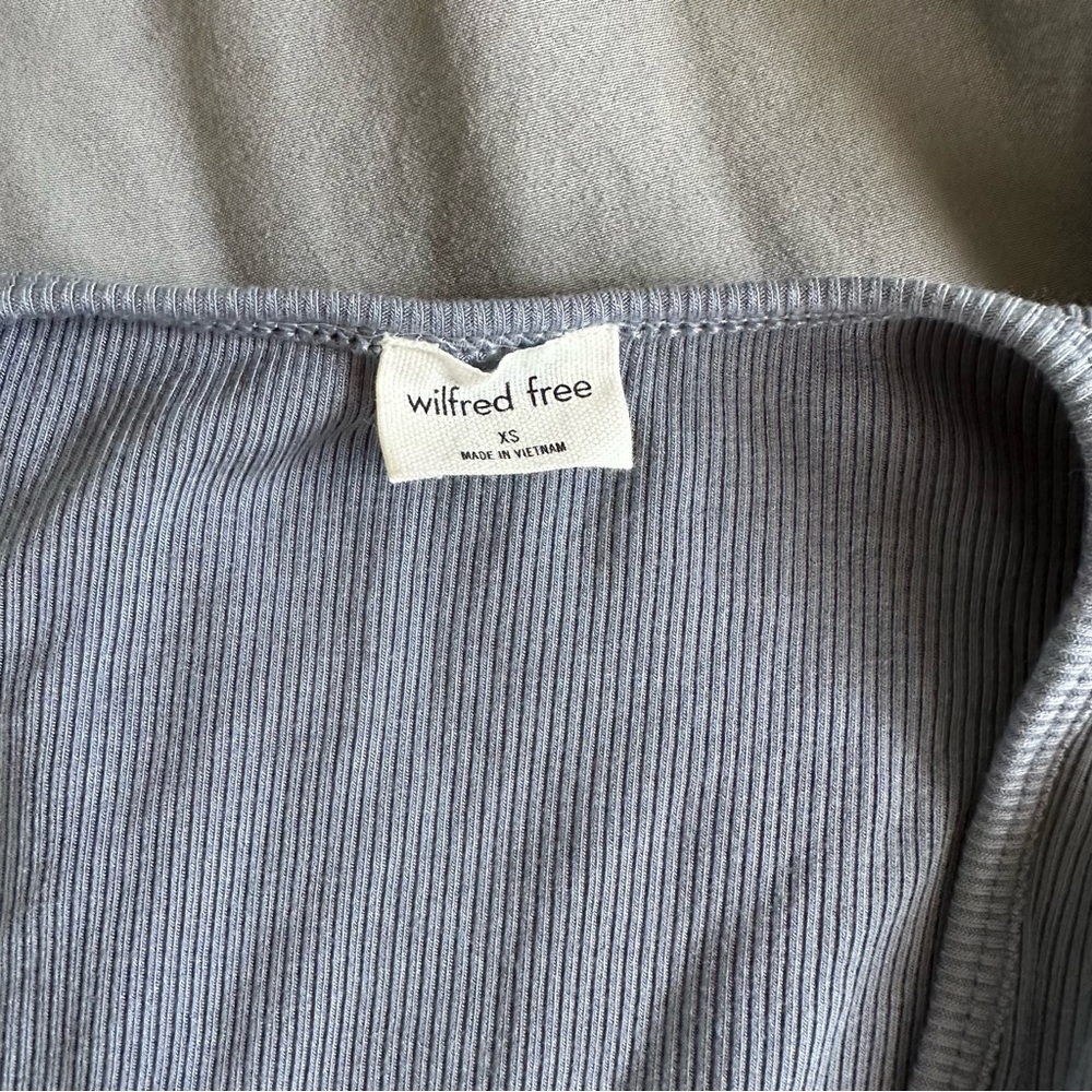 BUNDLE - Aritzia Wilfried tie front top - Picture 5 of 8